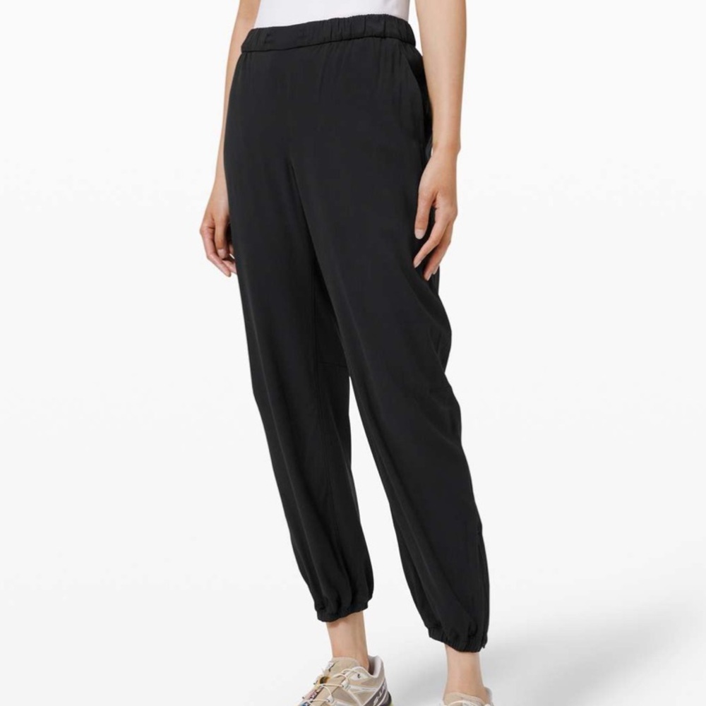 Lululemon Women’s Essential Affinity Mid Rise Jogger - Picture 6 of 9